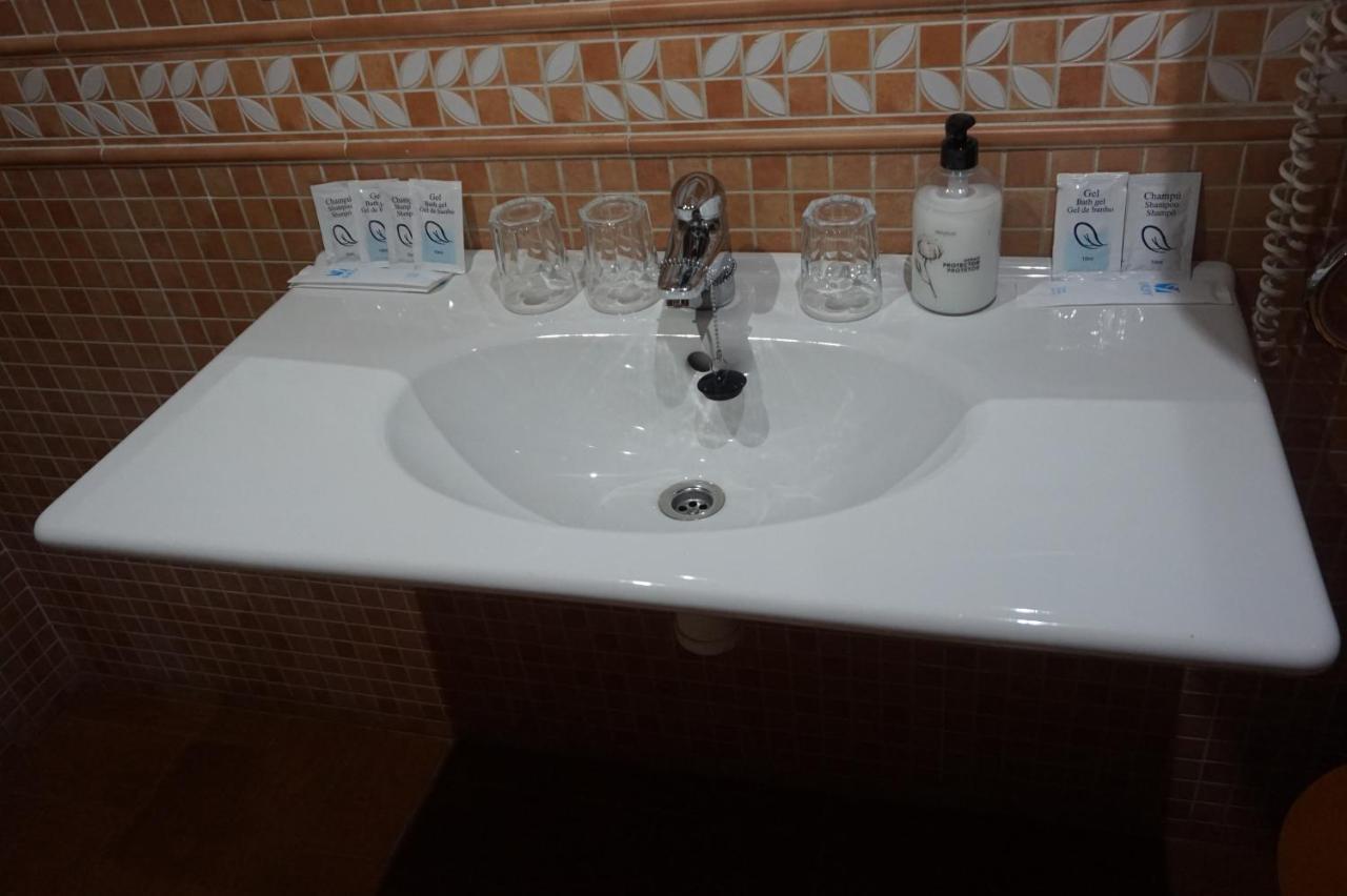 Hostal Ana Alhama de Granada Buitenkant foto